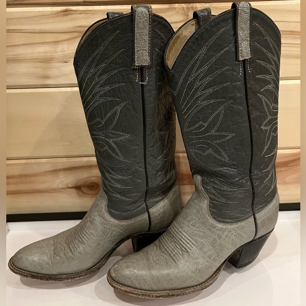Two tone gray women’s size 8 cowboy boots